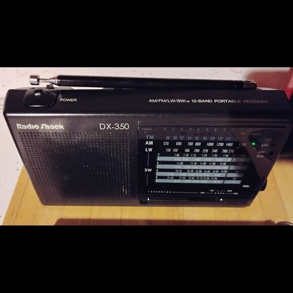 Radio Shack DX-350 AM/FM/Shortwave Radio - Picture 1 of 1